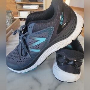 Womens NEW Balance 840
